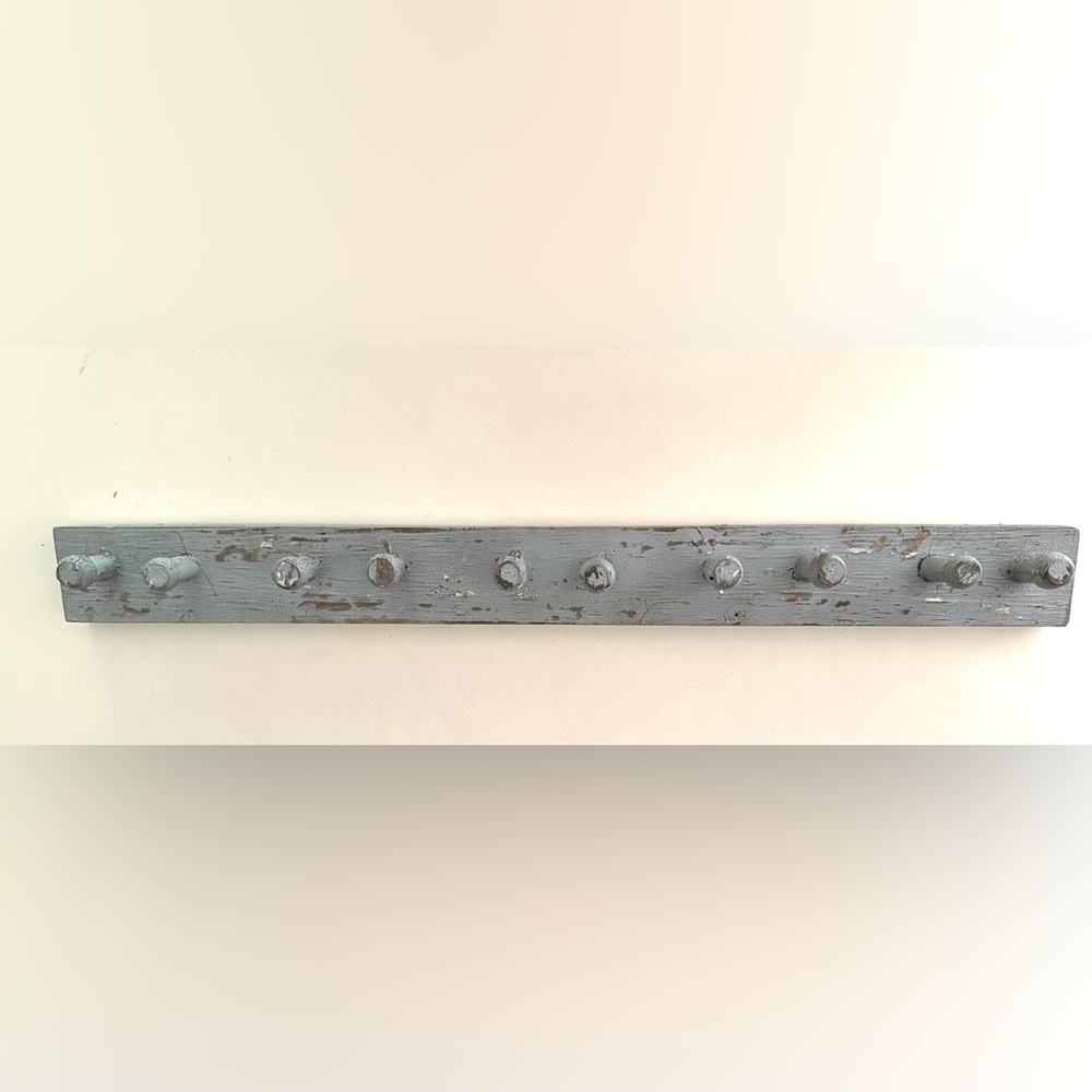 STERLING INDUSTRIES Coastal Rustic Distressed Wood Gray Wall Hook Rack Coat NEW